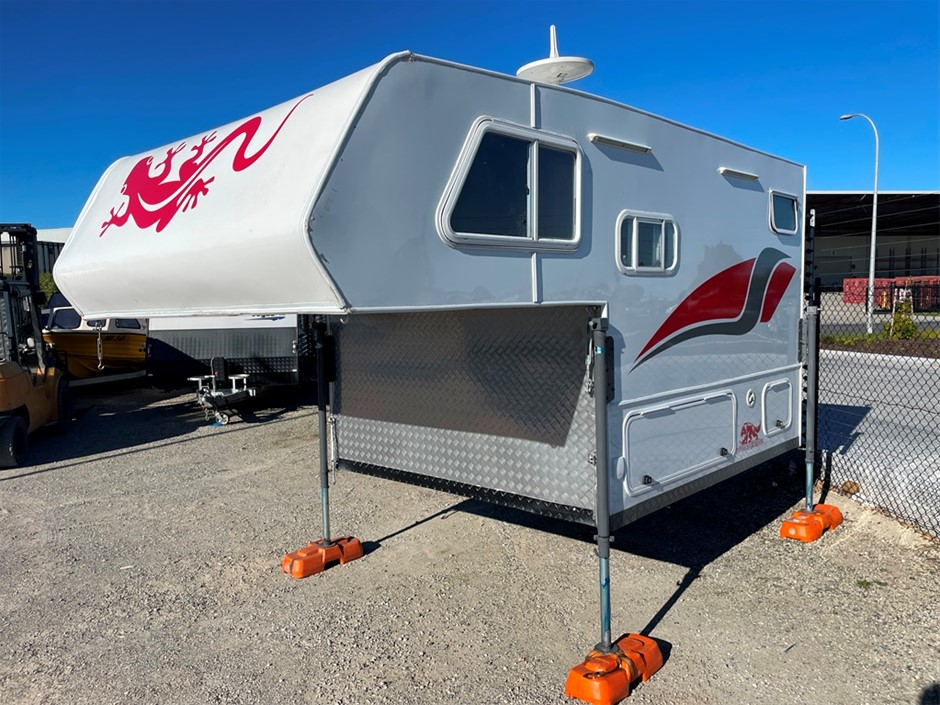 STARCRAFT SLIDE ON CAMPER 