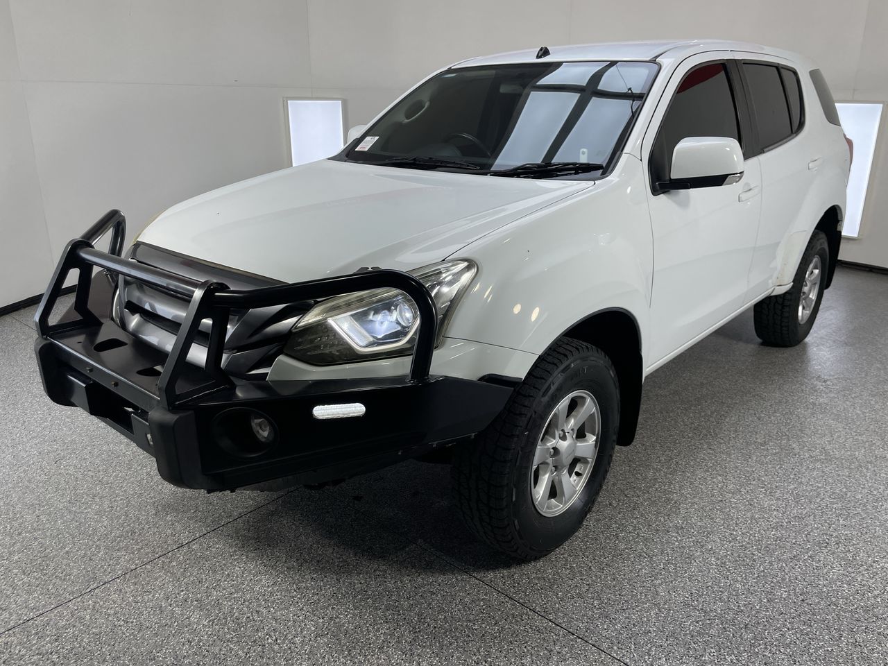 PLATINUMAUTO-2017 Isuzu MU-X 4x4 LS-M Turbo Diesel Automatic 7 Seats Wagon