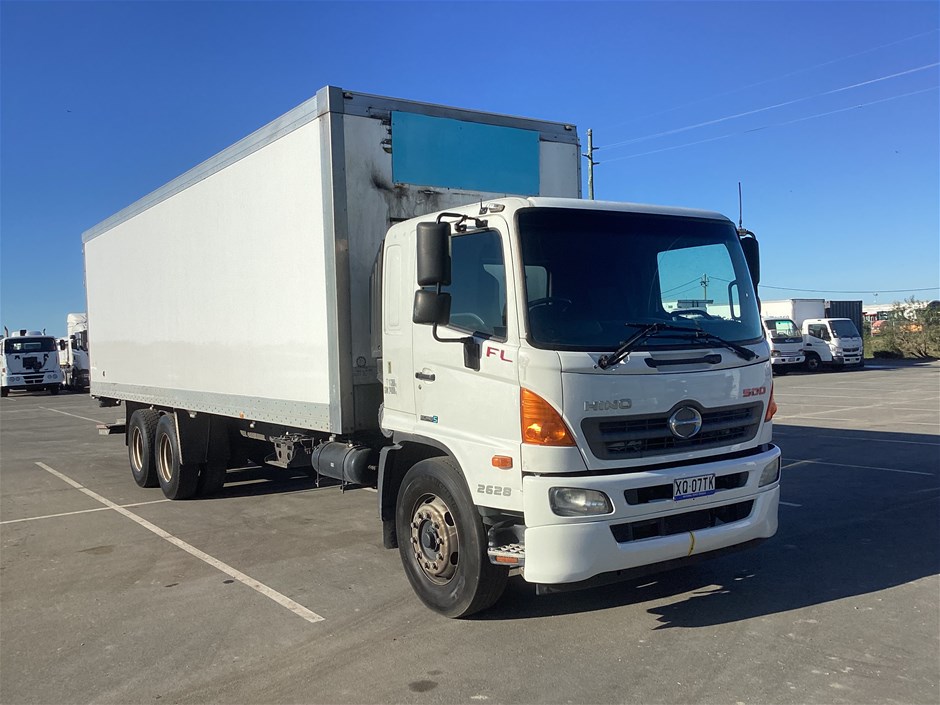 2007 HINO 500 FL 2628 6 x 2 Refrigerated Body Truck
