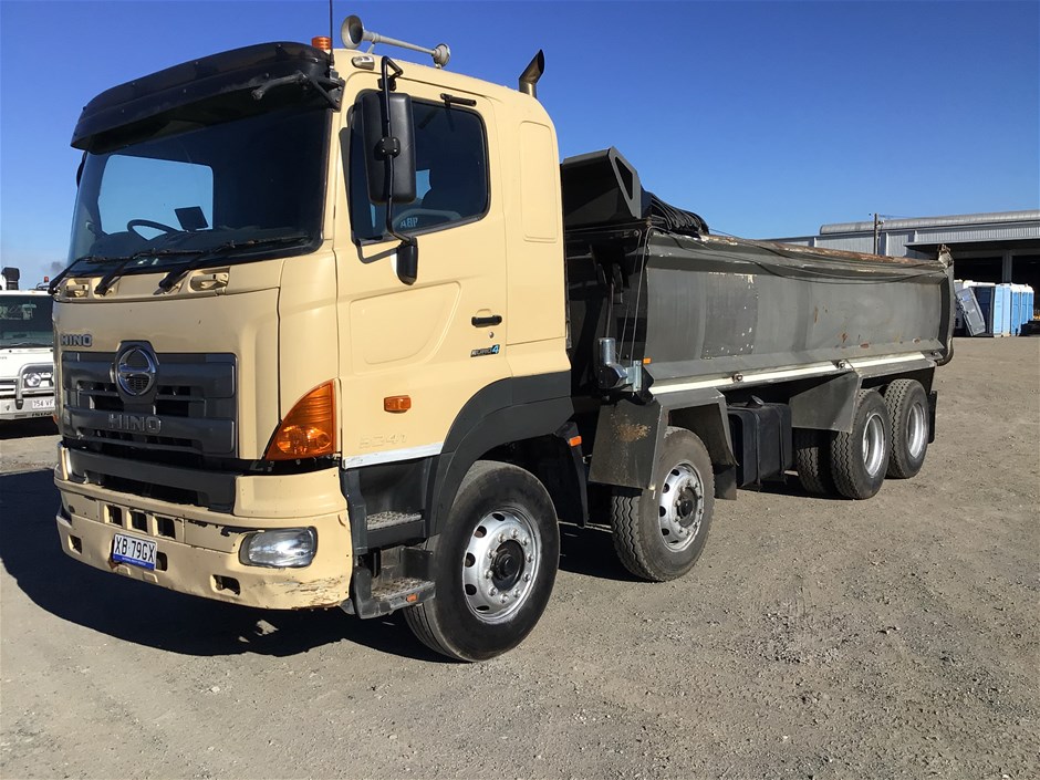 2009 Hino FY 8 x 4 Tipper Truck