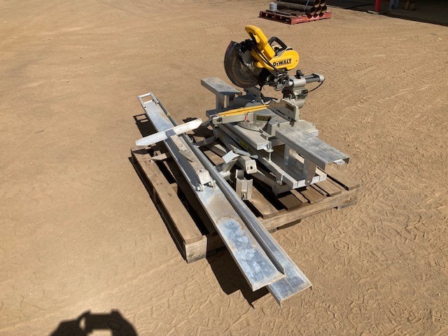 2013 Dewalt DW717 Drop Saw (ROMA) Auction (0118-7051361) | Grays Australia