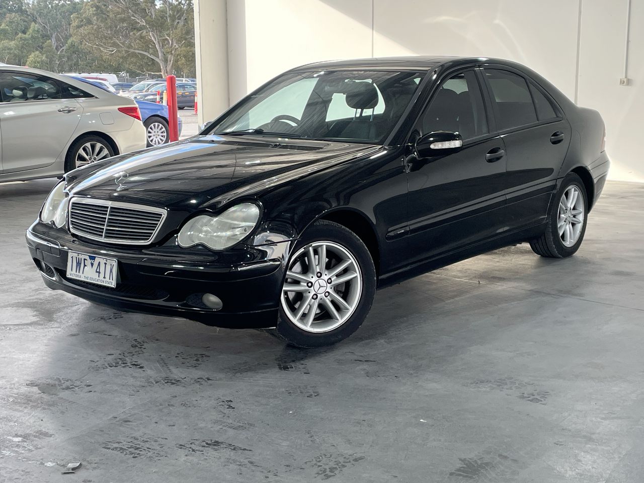 2001 Mercedes Benz C200 Kompressor Avantgarde W203 Automatic Sedan