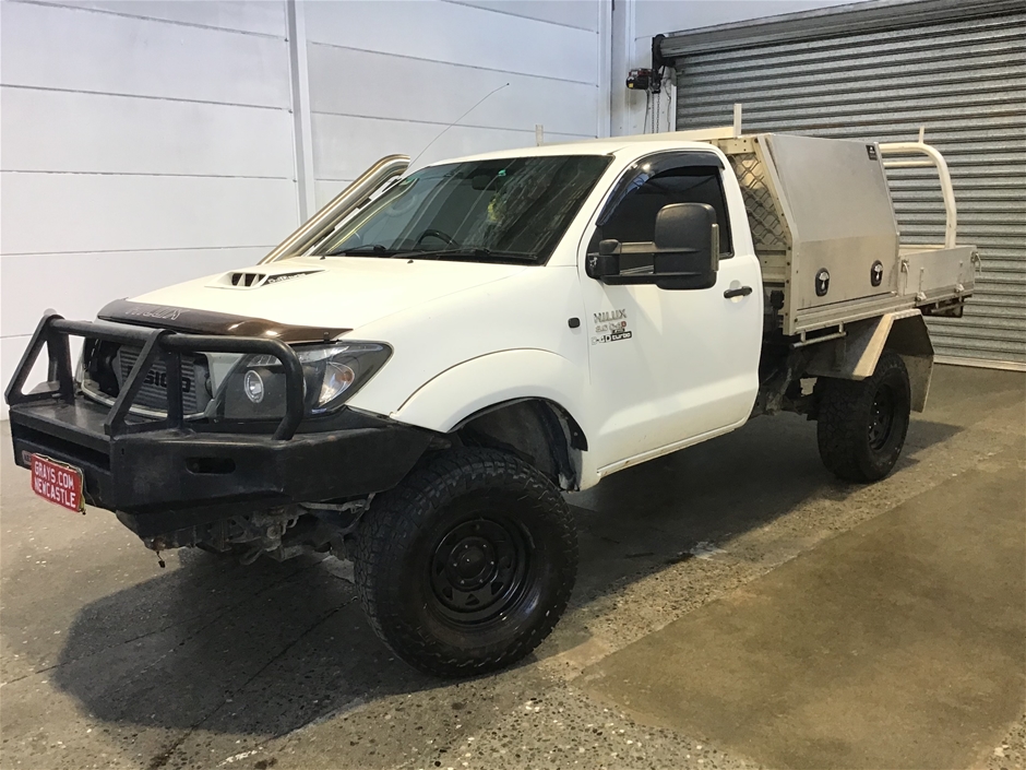 2006 Toyota Hilux 4X4 SR KUN26R Turbo Diesel Manual Cab Chassis Auction ...