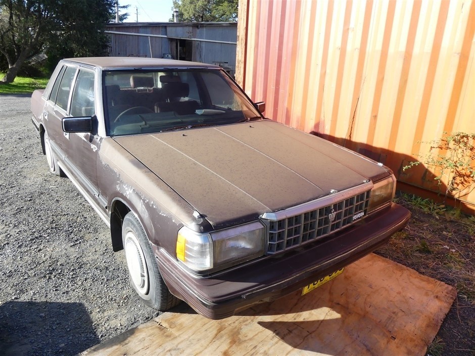 1984 Toyota Crown Royal Saloon  MA123 Sedan