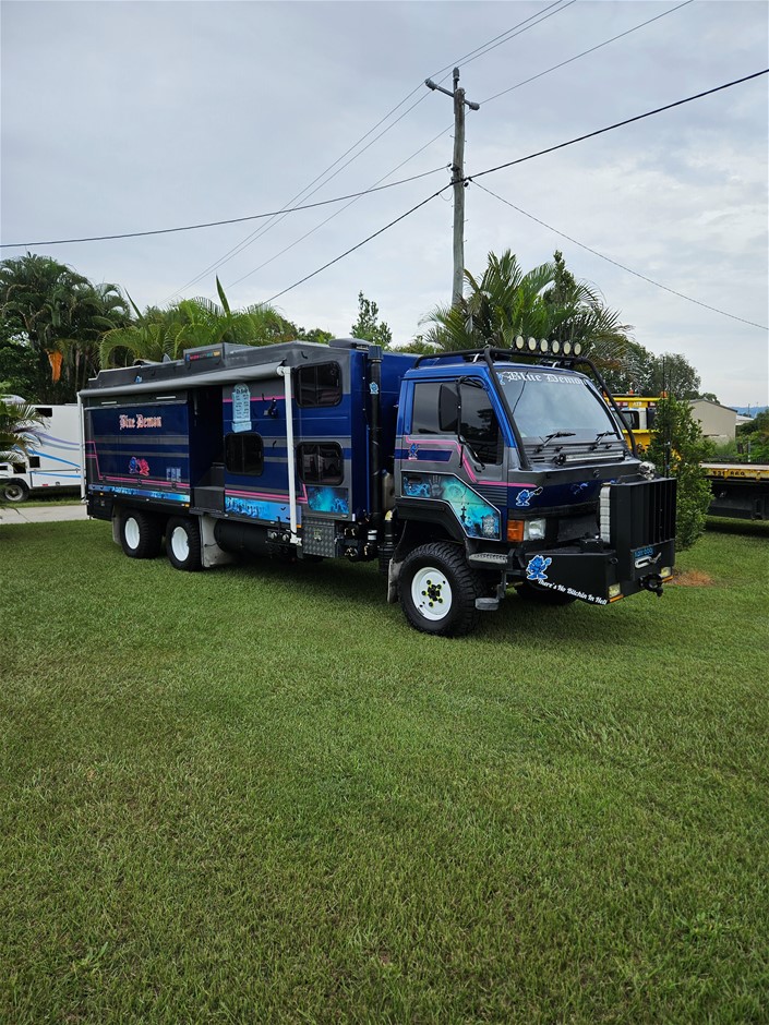 MITSUBISHI CANTER CUSTOM 6X6 MOTORHOME ‘BLUE DEMON’