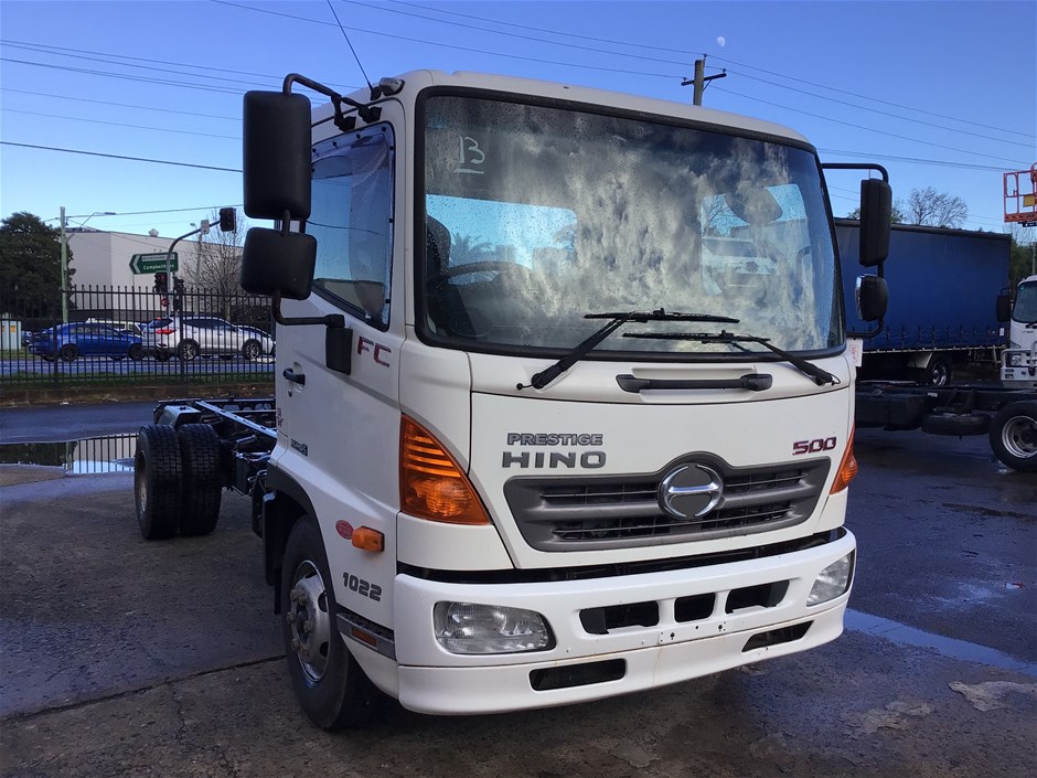 No Reserve 2015 Hino FC 500 4 x 2 Cab Chassis Truck