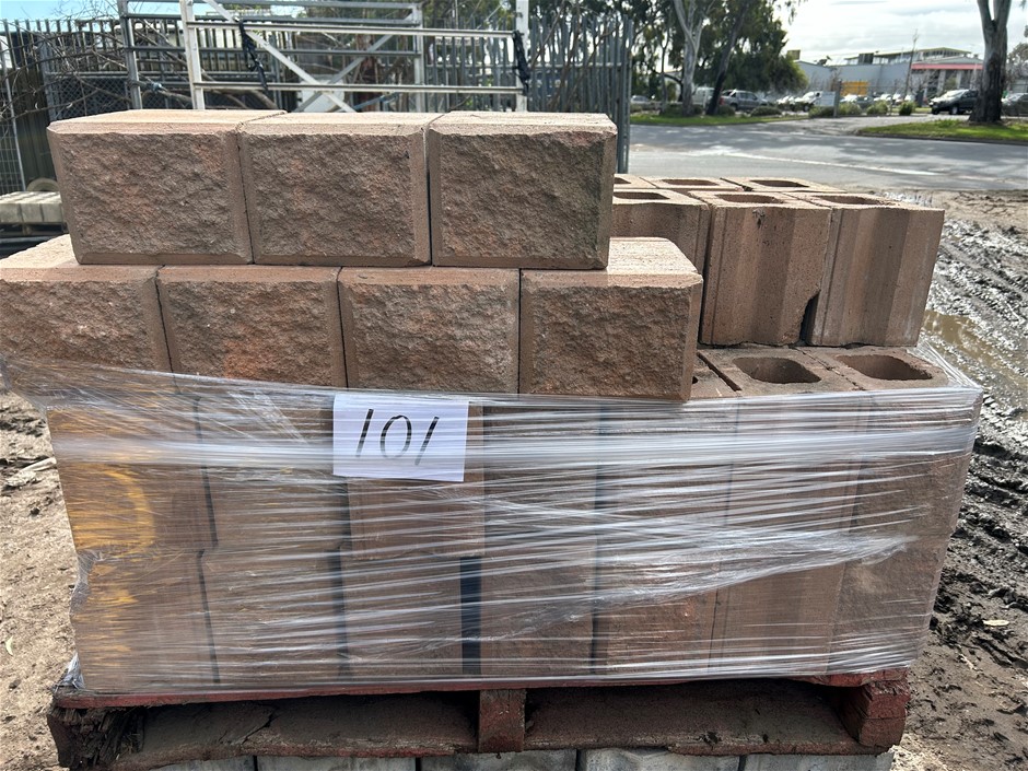  No Reserve Pavers, Retaining Wall + Besser Blocks Sale
