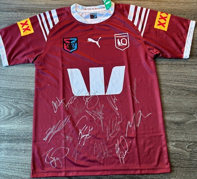 SIGNED MOVIE & SPORTS MEMORABILIA