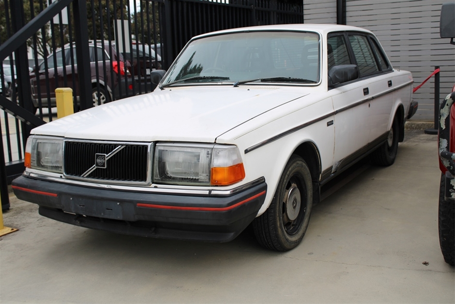 1986 Volvo 240 GL Automatic Sedan