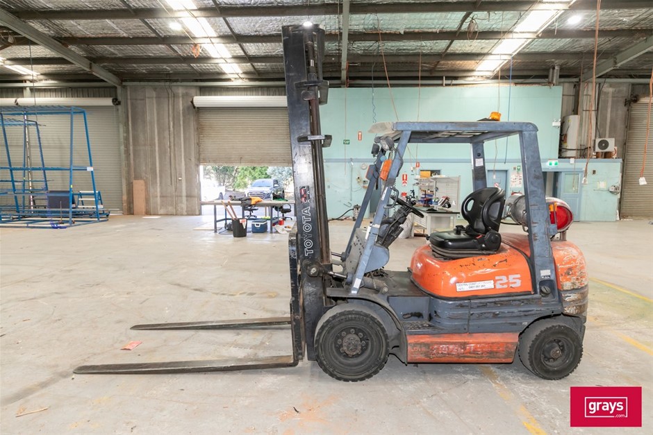 1997 Toyota 42-6F925 4 Wheel Counter Balance Forklift