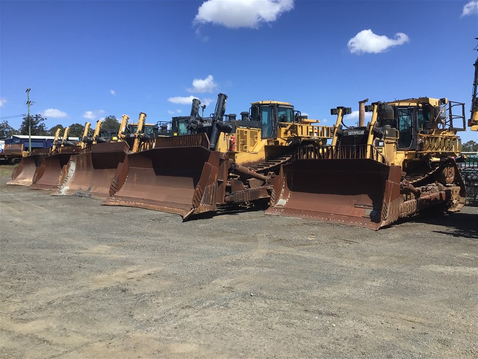 EOI: D11T, D9T Crawler Dozers & Komatsu Water Trucks