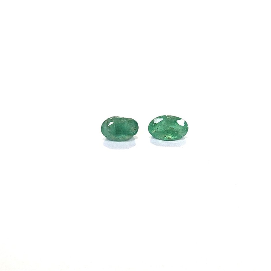 0.61 Ct - 2 Pcs Emerald