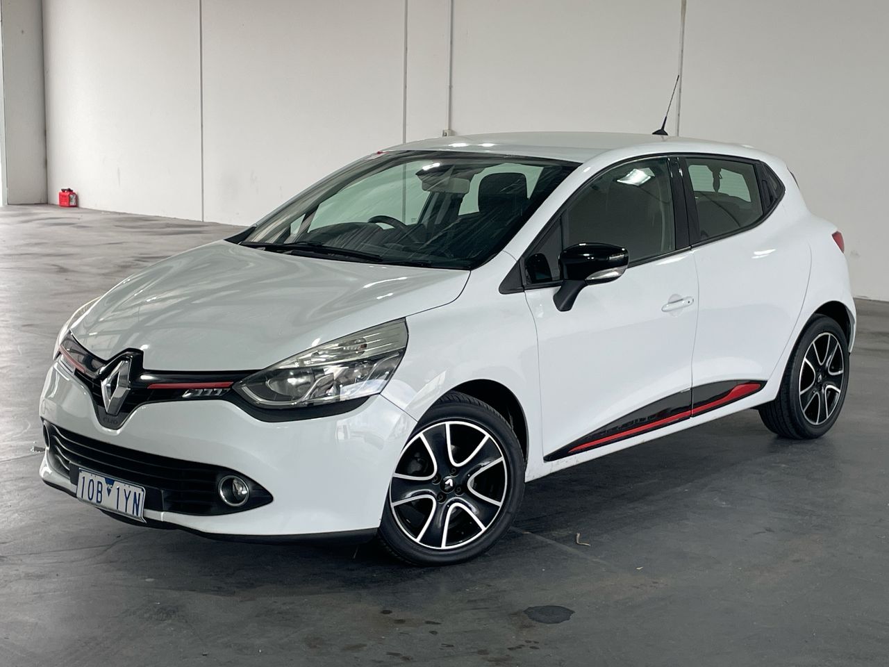 2013 Renault Clio Expression automatic Hatchback Auction (0001-21037140 ...
