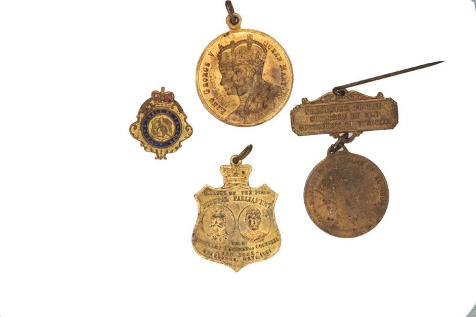 4 x Bronze/copper medals/badges 1911 King George V & Queen Mary ...