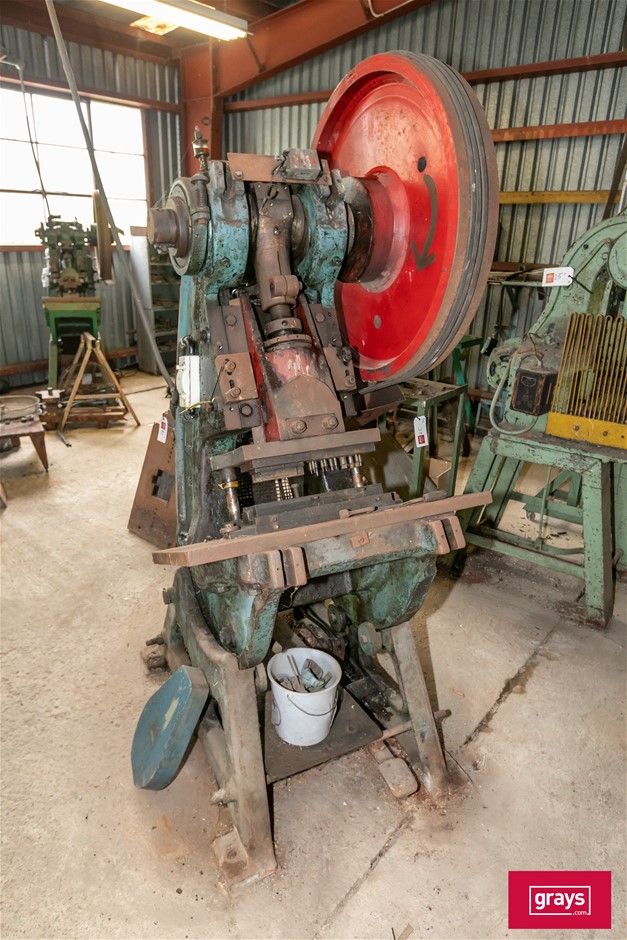 Wall Bank 40 A Incline Power Press