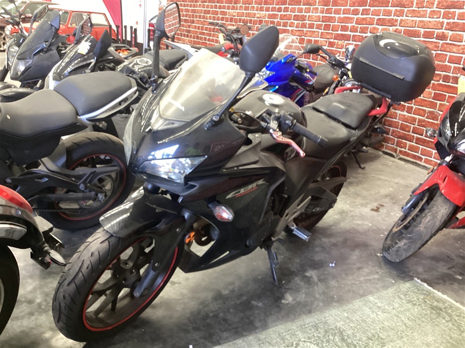 <p>2014 Honda  CBR500R Motorcycle</p>