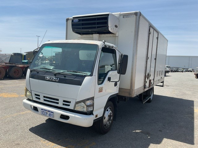 2006 Isuzu 450 4 x 2 Refrigerated Body Truck