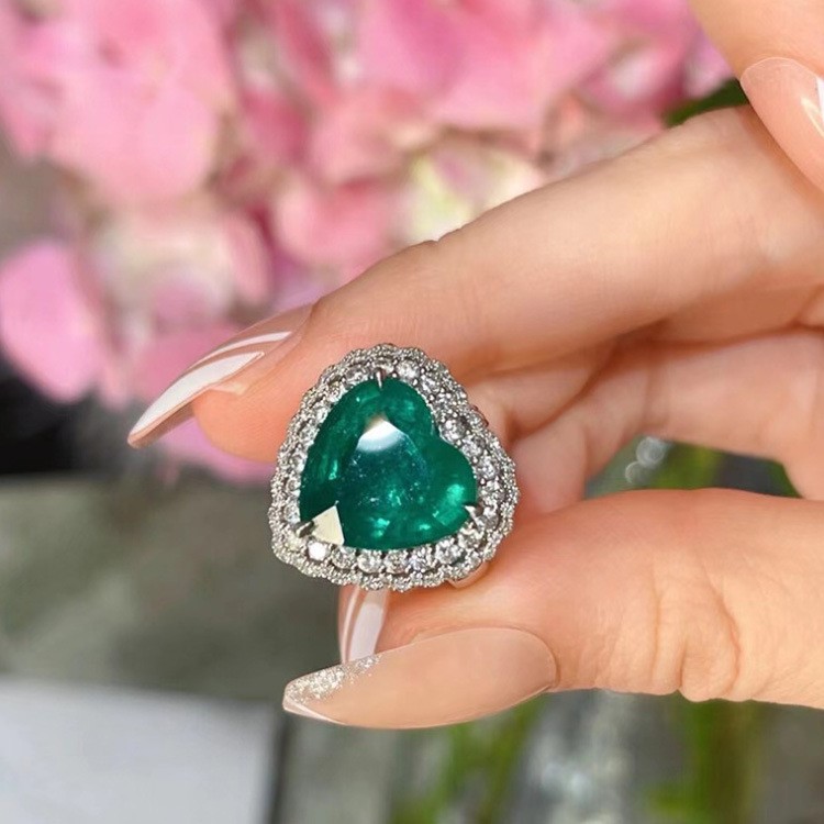Elegant 18K Triple White Gold plated Lab Simulated Emerald Ring