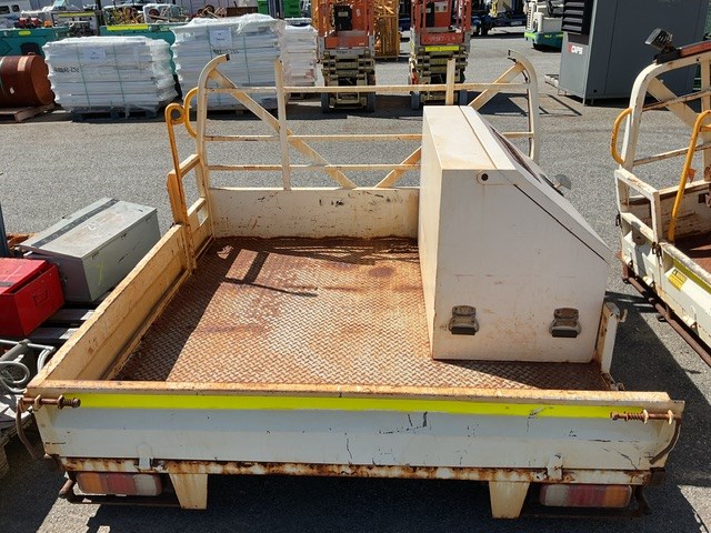 <p>Toyota Landcruiser Steel Tray</p>