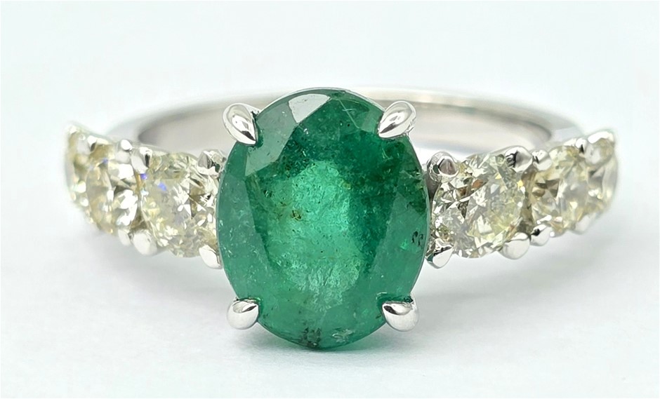18 Carat White Gold Diamond And Emerald Ring - $9,514