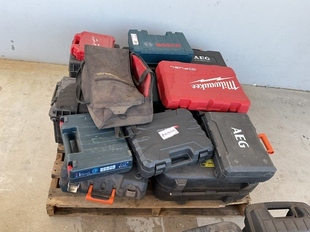 <p>Pallet Containing Empty Power Tool Cases</p>