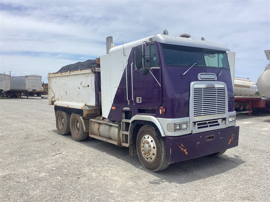 No Reserve 1998 FreightLINER  FLB 6 x 4 Tipper Truck