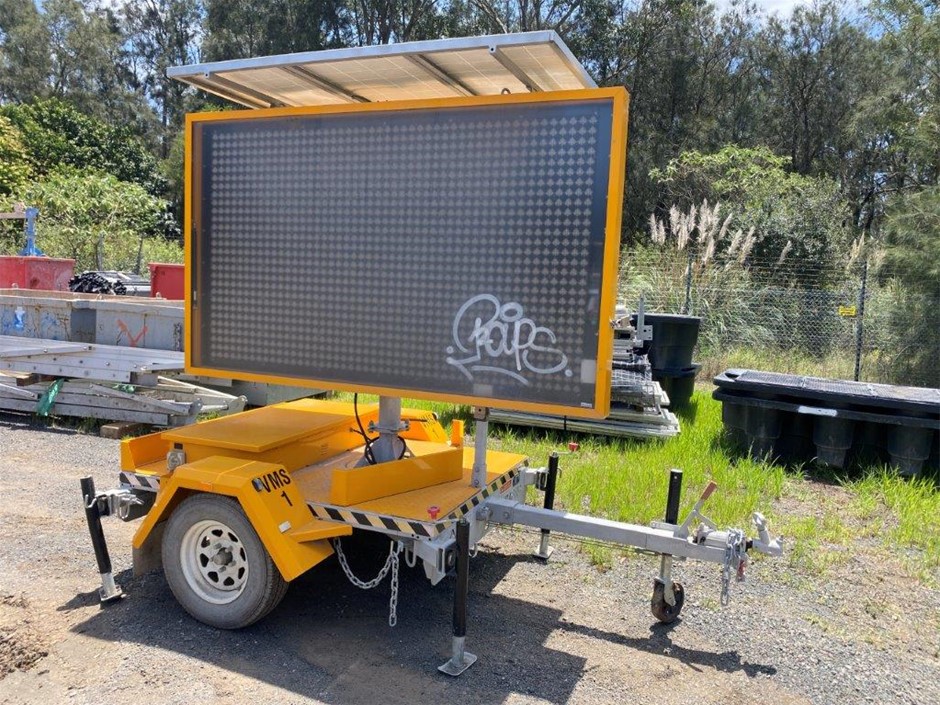 2022 OPTRAFFIC Solar Powered Variable Message Sign Trailer Auction ...