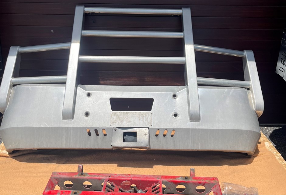 Unreserved Kenworth K200 Bull Bar and Bumper Bars