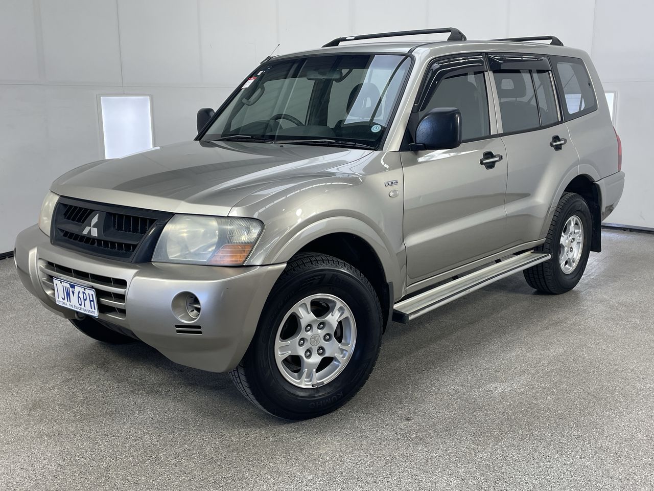 2279❣️ 金属製 三菱 パジェロ 置物 PAJERO V6 WAGON 1997 Mitsubishi Pajero KD-V46WG 4WD - Car Price $6,033