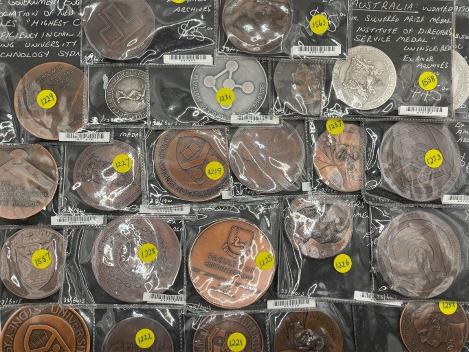 Approx. 24 x AU Asstd University/College & Commemorative medals