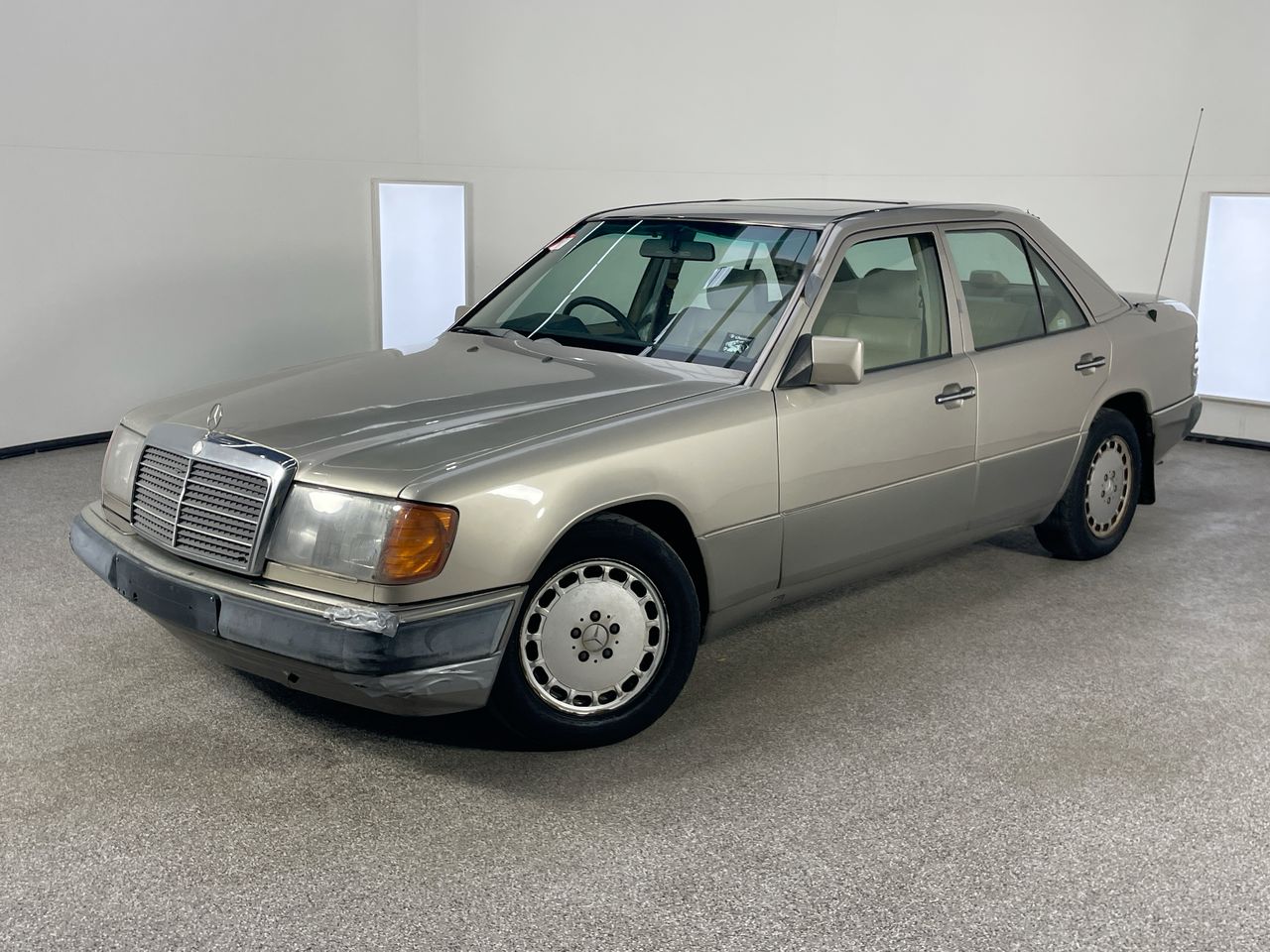 1989 Mercedes 300E AUTOMATIC Sedan