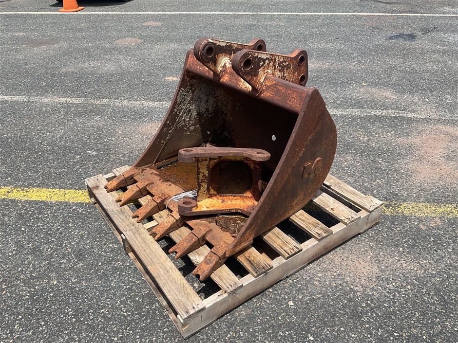 Bucket & Ripper Auction (0011-8020100) | Grays Australia