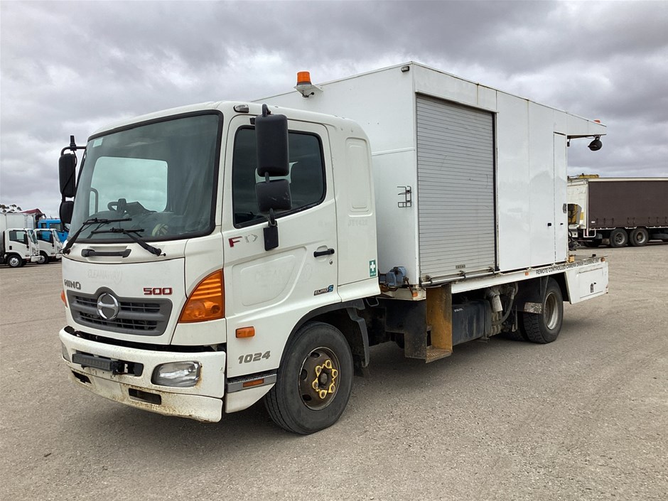 2011 Hino FD 500 4 x 2 Service Truck