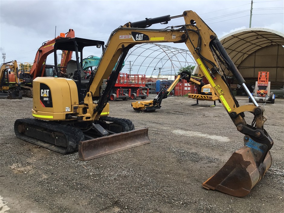 <p>2016 Caterpillar 305E2 CR Hydraulic Mini Excavator</p>