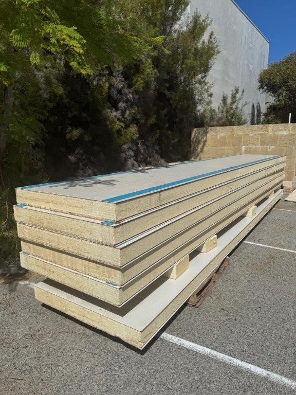 No Reserve Cold Store Panels & Manitowac Ice Machine