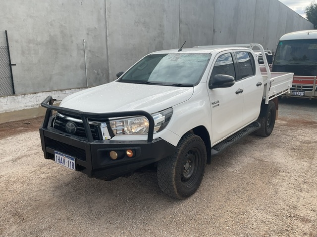 Toyota Hilux SR (4x4) GUN126R Diesel Auto Crew Cab Chassis