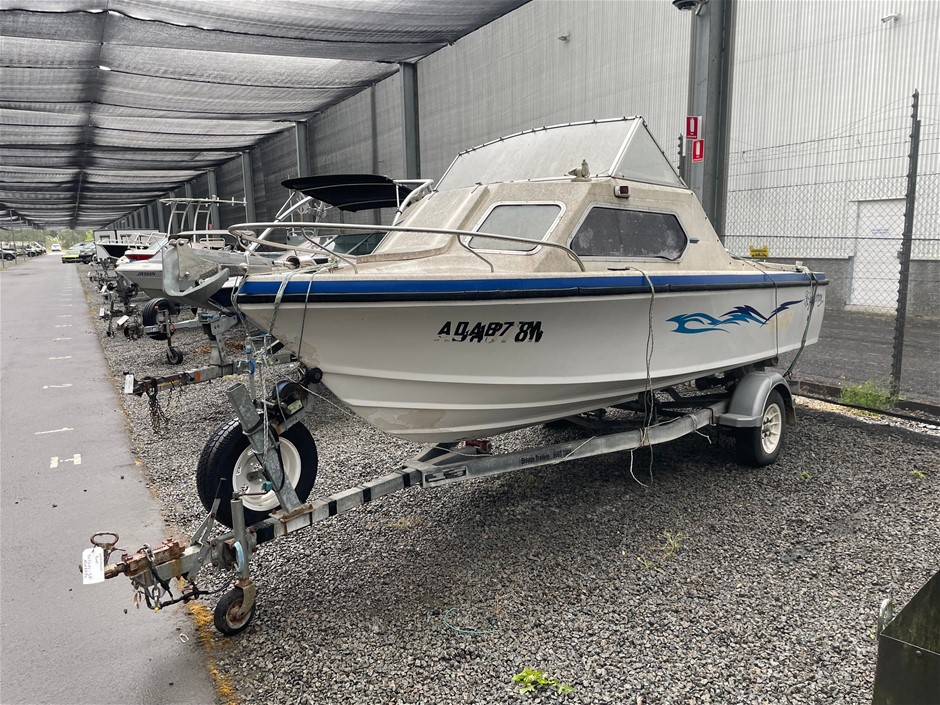 4.85m Fibreglass Half Cabin Boat