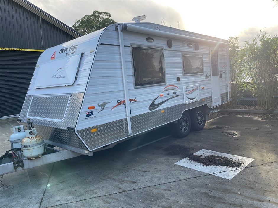 2013 New Age Big Red 18 Series Caravan 