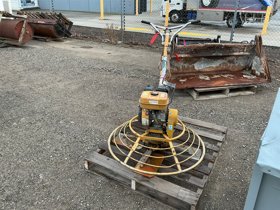 Crommelins Concrete Trowel & Vibrator