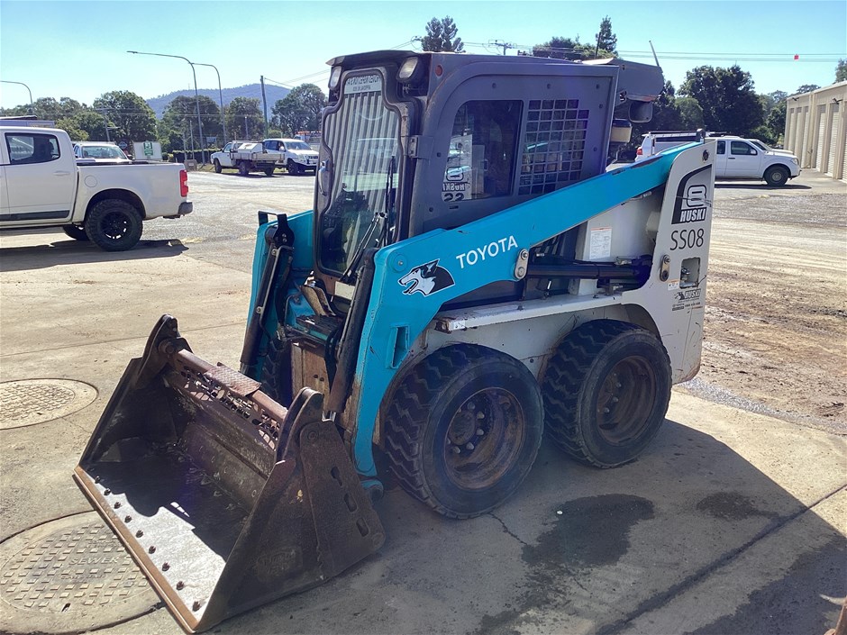 Toyota Husky Skid Steer Loaders & 2004 Isuzu Tipper Truck