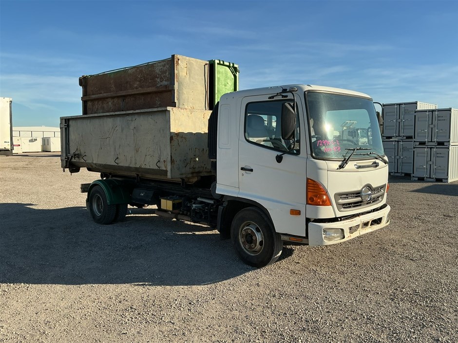 2003 Hino FD 4 x 2 Hooklift Truck