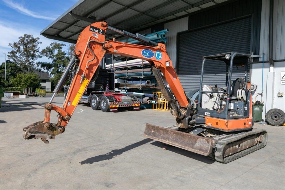 Unreserved Hitatchi Excavator, Buckets, Civil Equipment