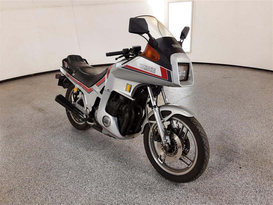1982 Yamaha XJ750D Motorcycle
