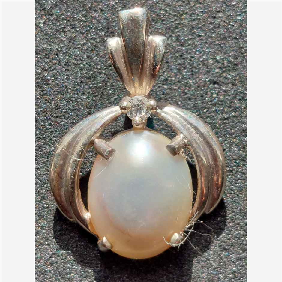 10x8 S/S Pearl Pendant