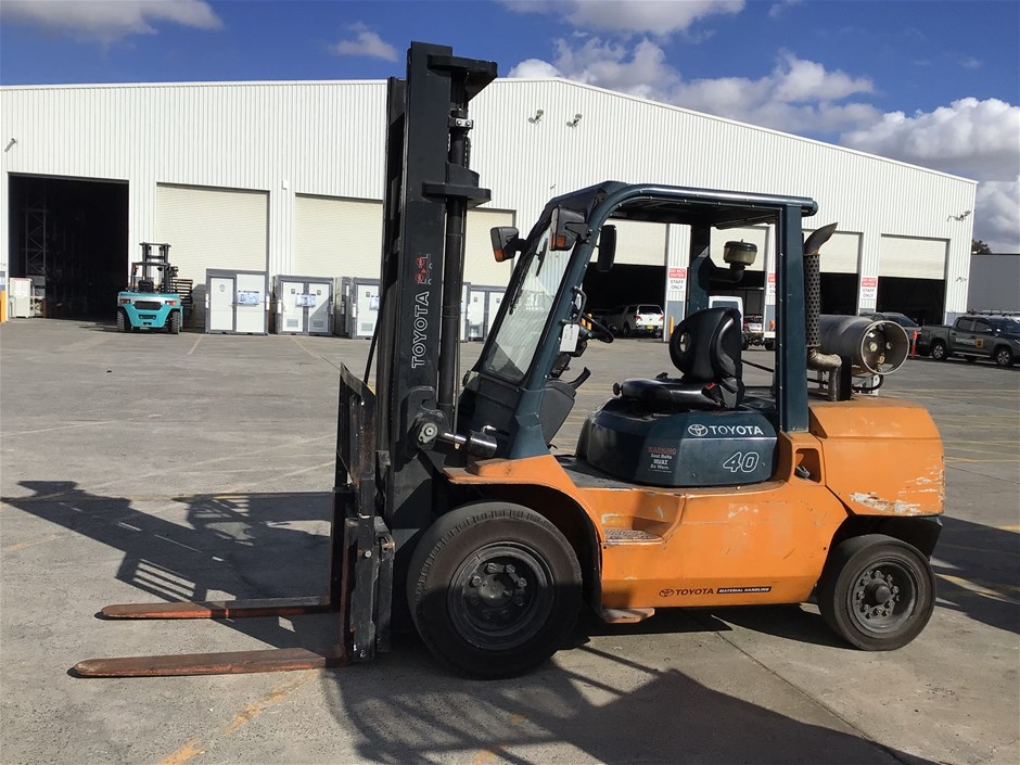 Counter Balance Forklifts & Scrubbers