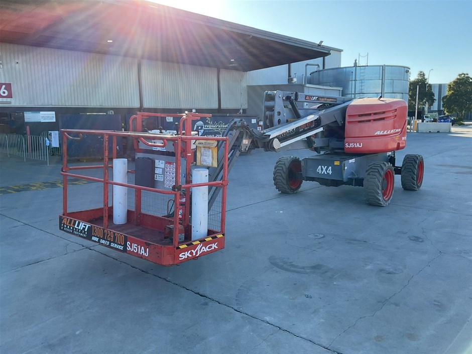 Unreserved Boom Lift, Scissor Lifts & Forklifts!