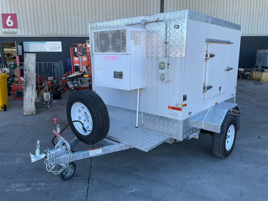 2024 Universal Industries Single Refrigerated Trailer