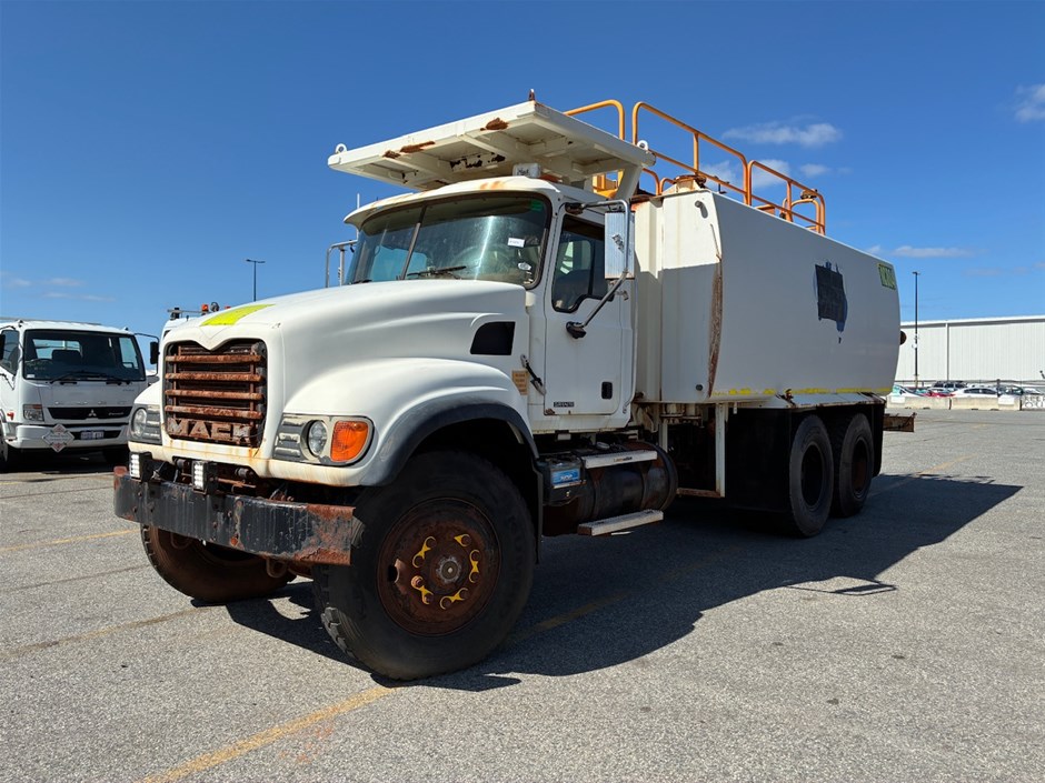 <p>2007 Mack Granite 6 x 4 Water Truck</p>