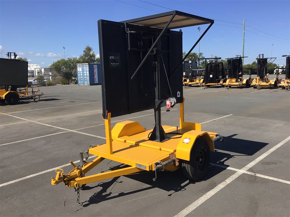 <p>2006 Giga Signs Sign Board Single Variable Message Sign Trailer</p>