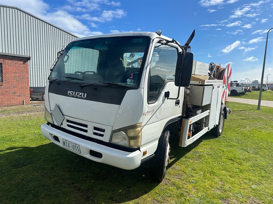 2006 Isuzu N5 NQR 4 x 2 Vacuum Truck